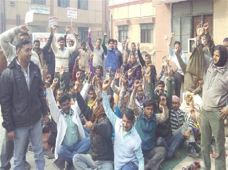 strike continue of state employe